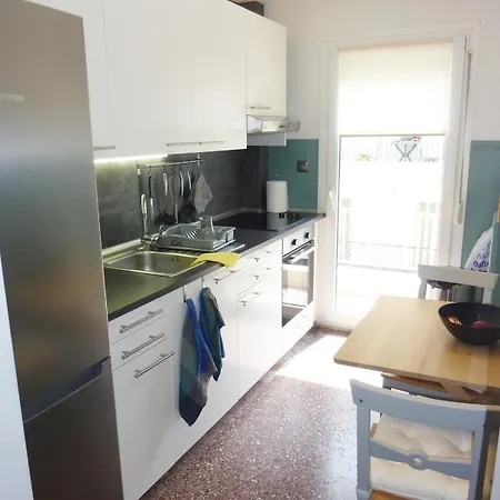 Daire Modern Style Apartment,central Thessaloniki, 100qm Selanik